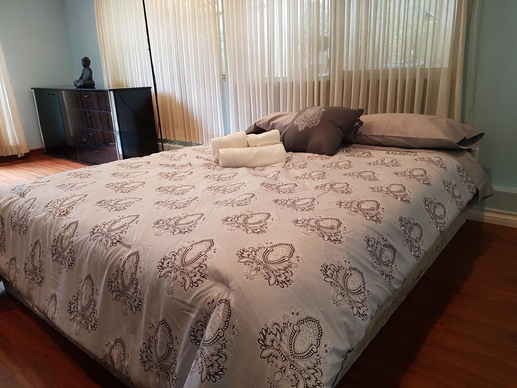 Burris Guest House Бернаби Экстерьер фото